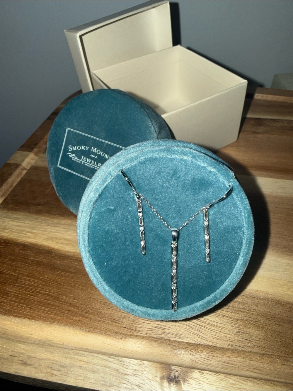 10k White Gold Bar Pendant Necklace and Earrings Set with Diamond